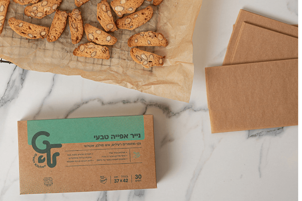 נייר אפייה טבעי לצד עוגיות